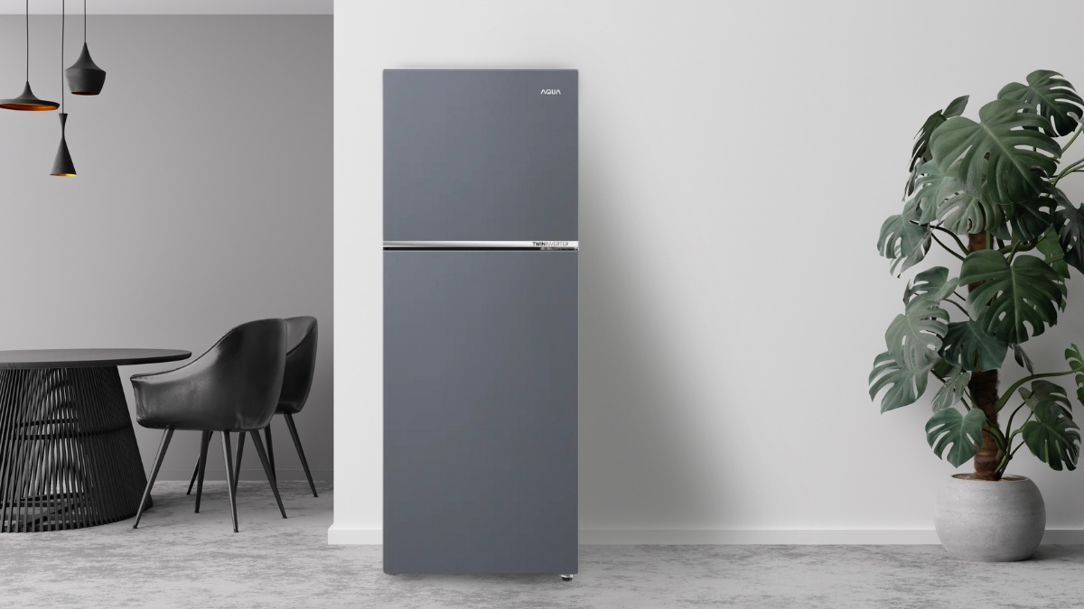 Tủ Lạnh Aqua Inverter 298 Lít AQR-T380FA(SL) sở hữu vẻ ngoài hiện đại, tối giản