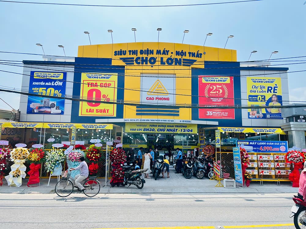 Mặt trước Siêu Thị Điện Máy - Nội Thất Chợ Lớn Bình Hưng