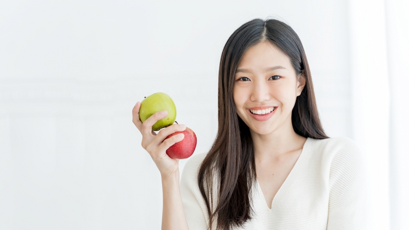 Hình ảnh gốc khuôn mặt cô gái trẻ