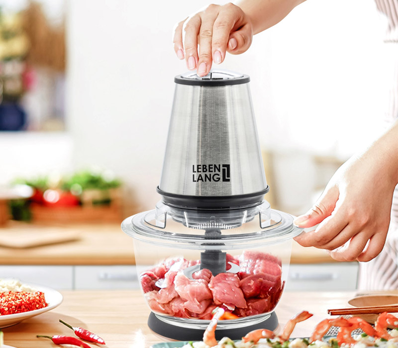 Bật công tắc để khởi động máy và bắt đầu xay