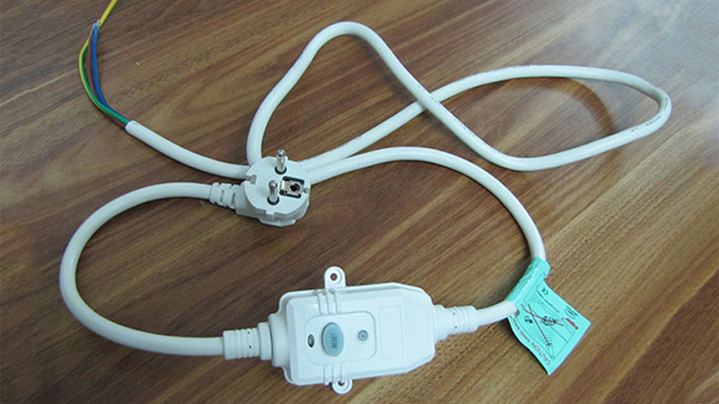 Khi xử lý sự cố máy nước nóng bị nhảy chống giật cần ngắt nguồn điện