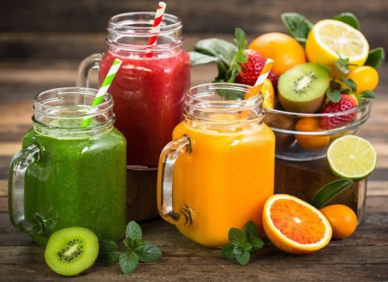 Thêm nước lọc vào nước ép khi chuẩn bị uống