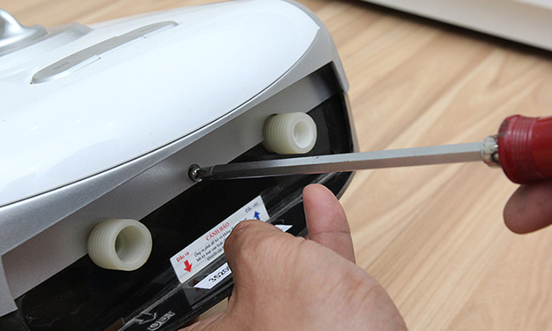 Thường xuyên kiểm tra máy nước nóng để xử lý sự cố kịp thời