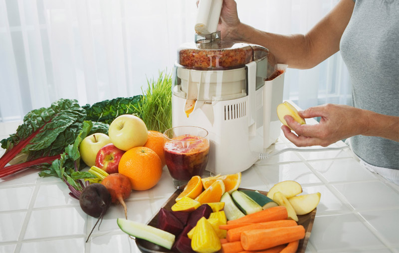 Máy ép trái cây không hoạt động do bã kẹt trong máy 