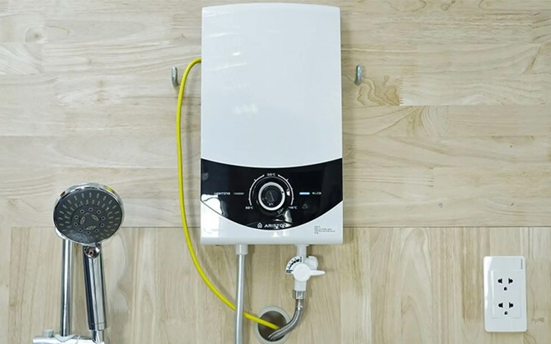 Muốn tiết kiệm chi phí thì có thể mua máy nước nóng cũ
