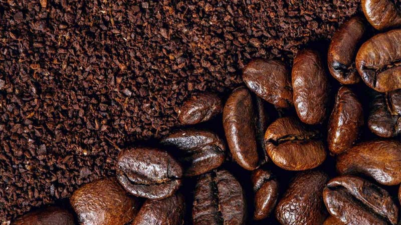 Không nên cho quá nhiều hạt cà phê vào xay cùng lúc 