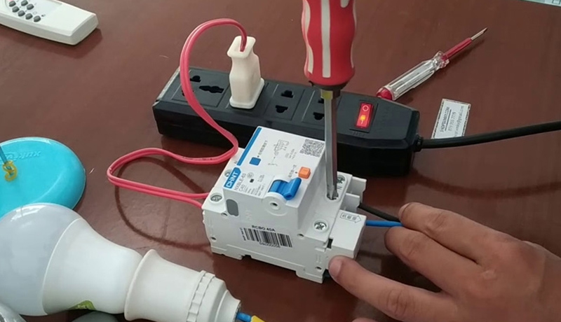 Quy tắc nối dây điện vào Aptomat chống giật