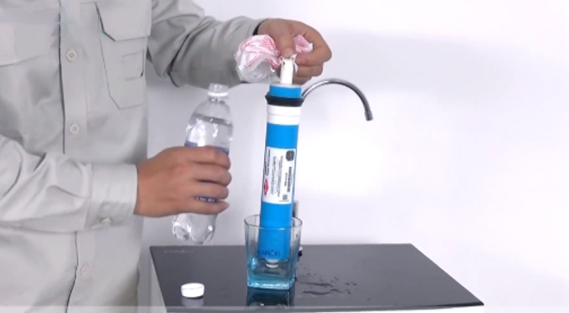 Cách thay màng lọc RO