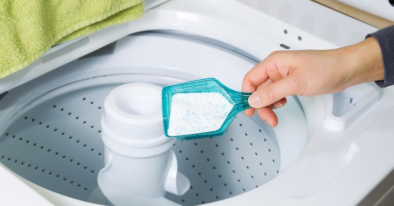 Chọn sai chất giặt tẩy cho máy khi giặt quần áo