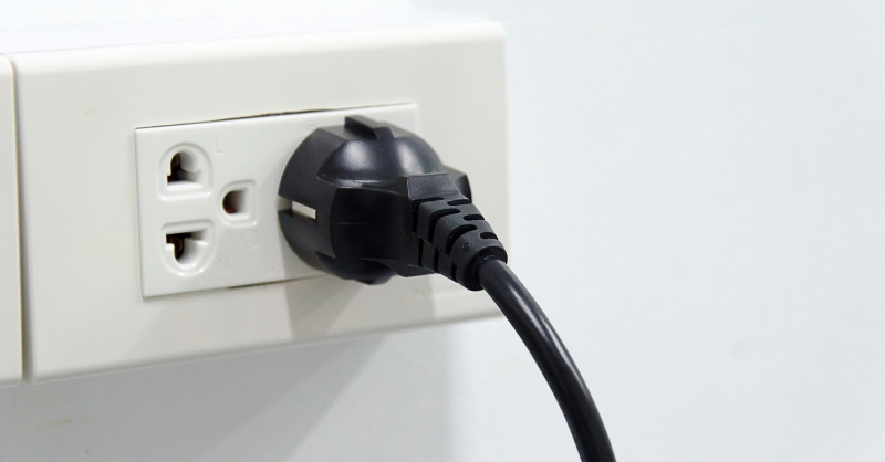 Lỏng giắc cắm là nguyên nhân máy sấy quần áo tự ngắt