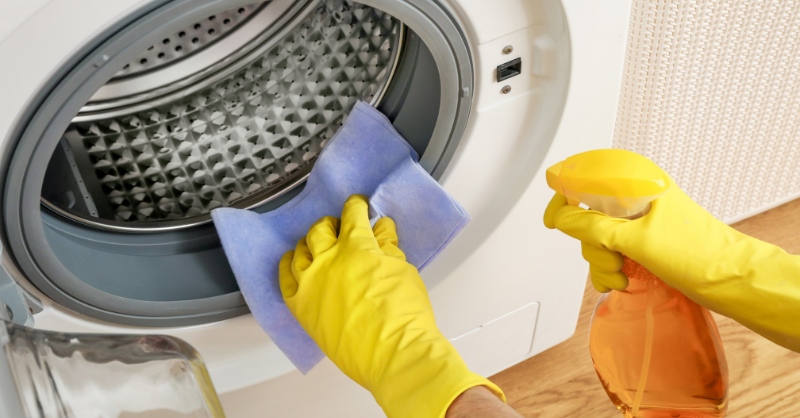 Vệ sinh máy giặt định kỳ giúp phòng tránh tình trạng ẩm