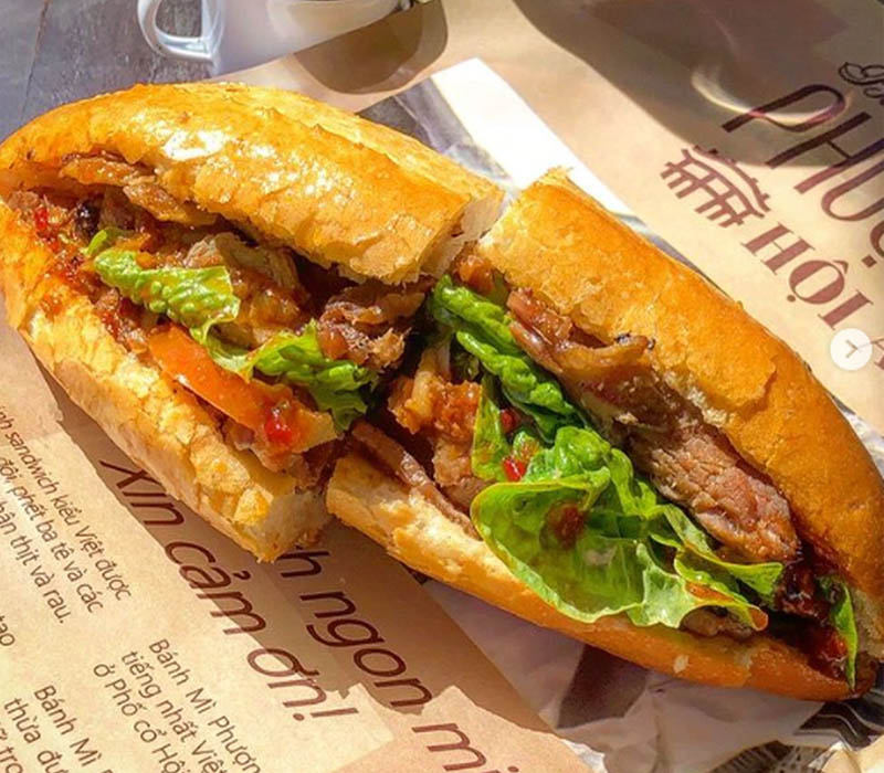 Đừng quên thưởng thức bánh mì Phượng khi đến Hội An