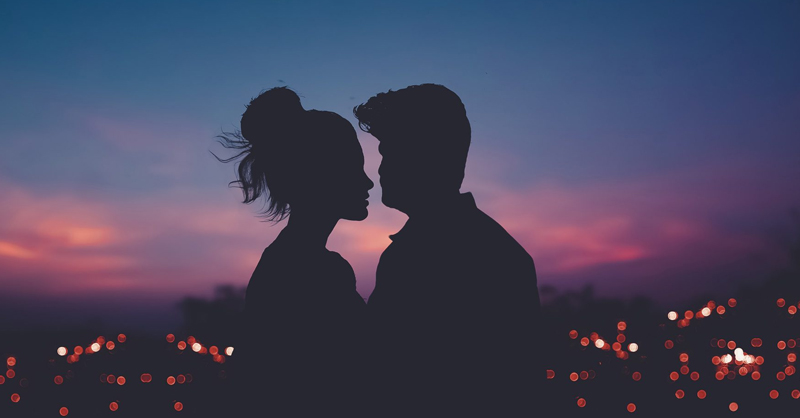 Hình ảnh cặp đôi yêu nhau ngọt ngào, lãng mạn