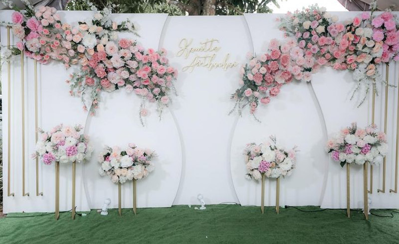 Backdrop đám cưới đơn giản nên tham khảo