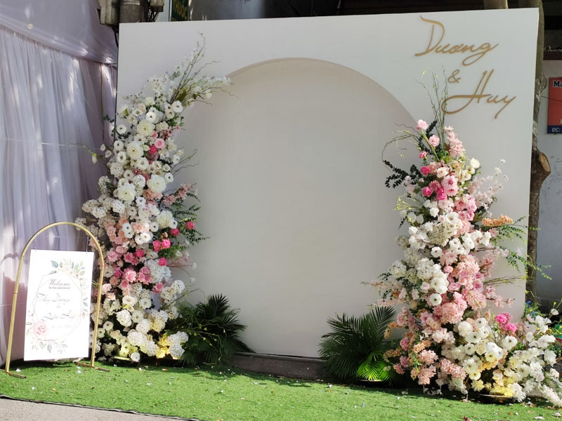 Backdrop đám cưới đơn giản và tinh tế