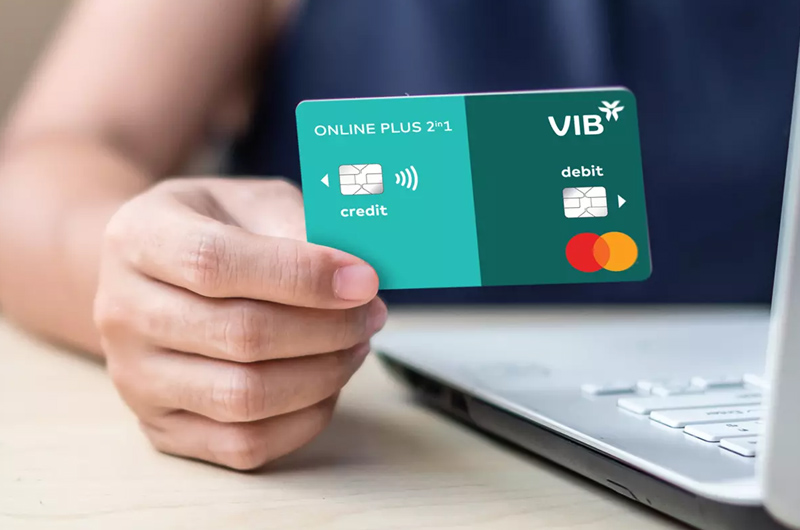 Truy cập vào trang web ngân hàng để mở thẻ tín dụng online