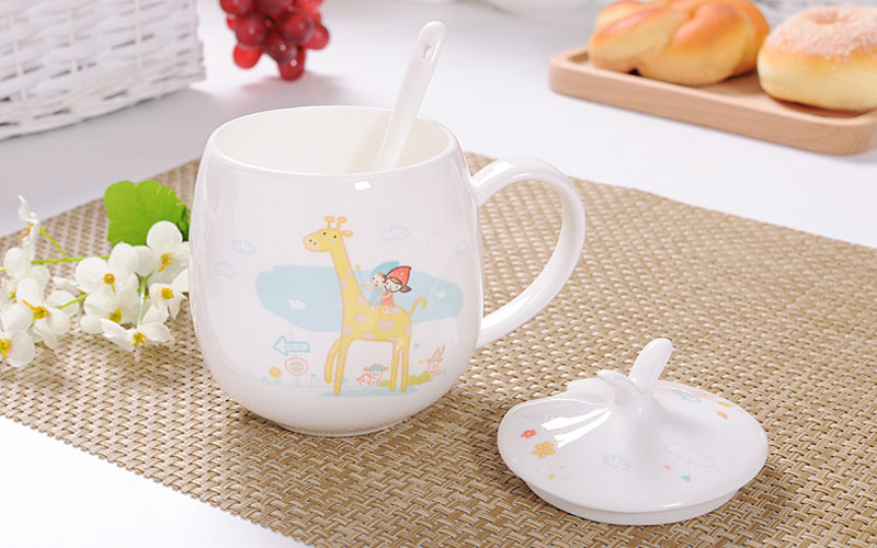 Cốc uống nước phù hợp với nhiều đối tượng người nhận