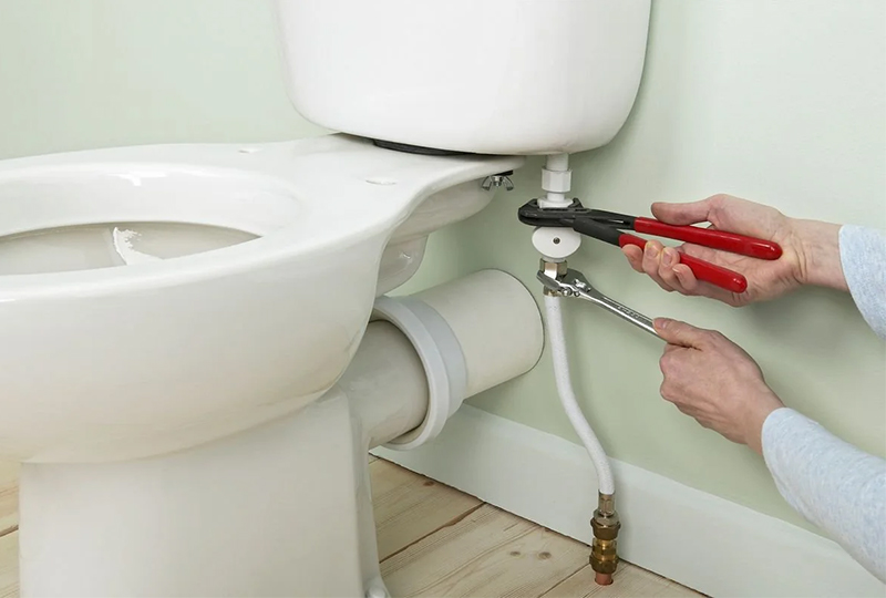 Nối ống cấp nước cho két nước bồn cầu