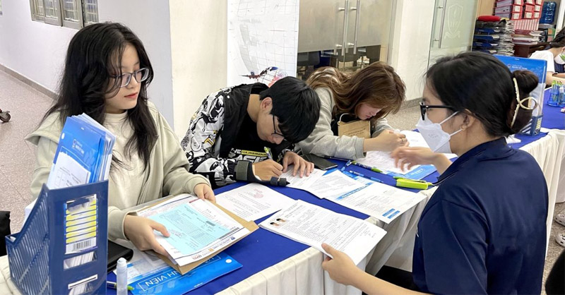 Điền đầy đủ thông tin cá nhân và nêu rõ lý do xin rút hồ sơ