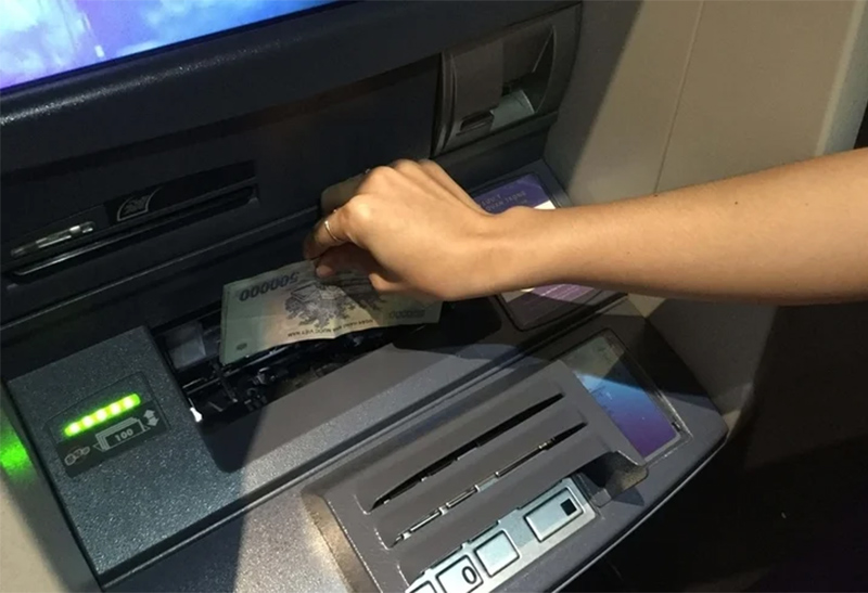 Giới hạn khi nộp tiền tại ATM khác ngân hàng