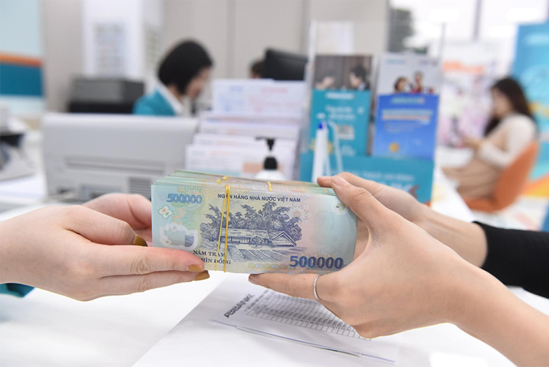 Nộp tiền tại quầy giao dịch/chi nhánh ngân hàng