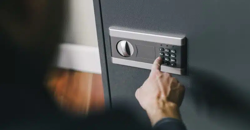 Ổ khóa két sắt bị kẹt
