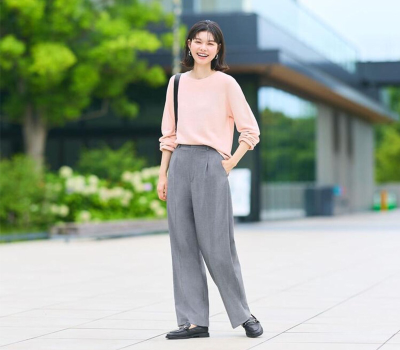 Phối quần ống rộng với áo len tạo vẻ ngoài ấm áp