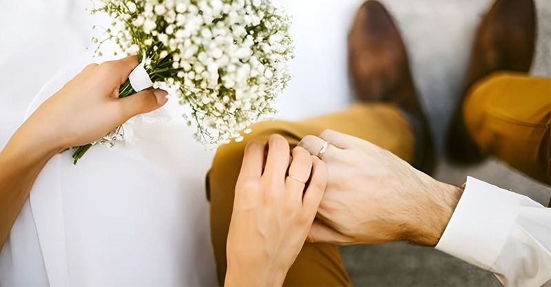 Stt kỷ niệm ngày cưới hài hước, ngắn gọn