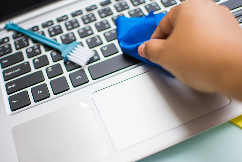 Vệ sinh laptop và kiểm tra hệ thống tản nhiệt