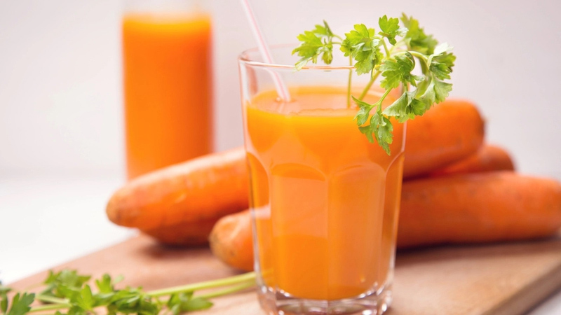 Nước ép cà rốt mang đến hương vị thơm ngon, thanh mát 