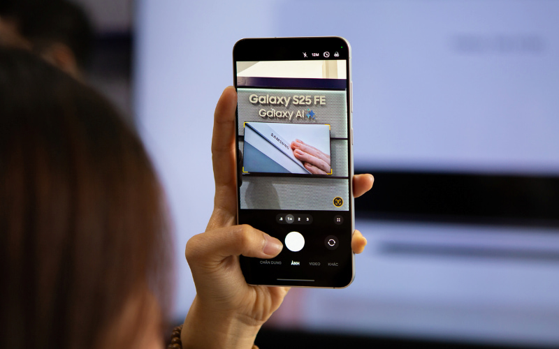 Camera Galaxy S25 FE với AI ProVisual Engine