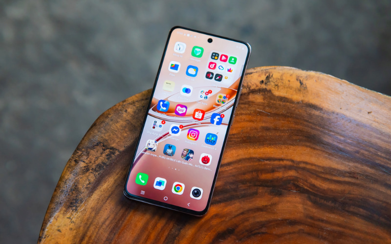Vivo V50 Lite 5G được trang bị màn hình rõ nét