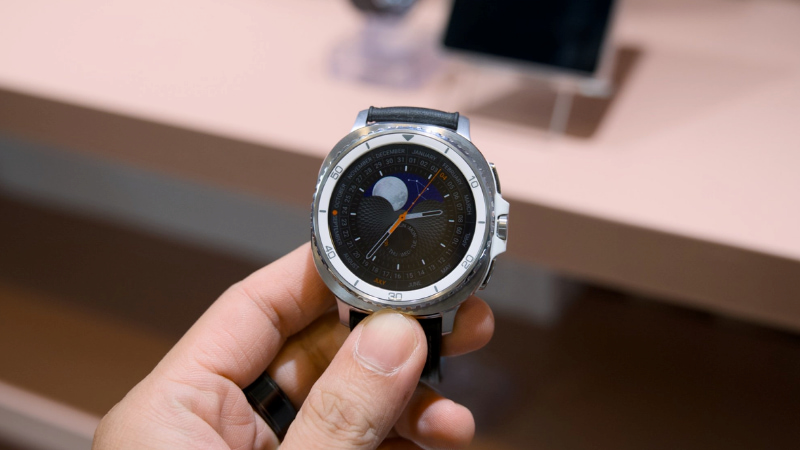 Galaxy Watch8 Classic vòng xoay Bezel 