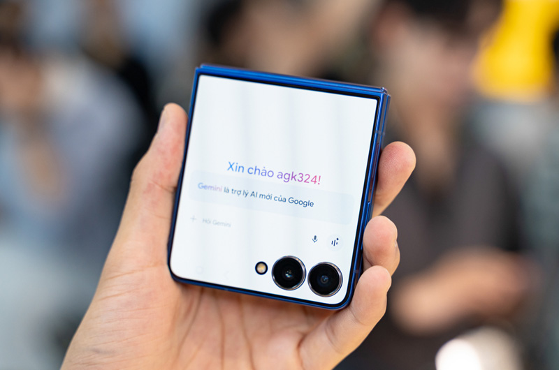 Galaxy Z Flip7 hỗ trợ nhận diện giọng nói tiếng Việt trên màn hình phụ