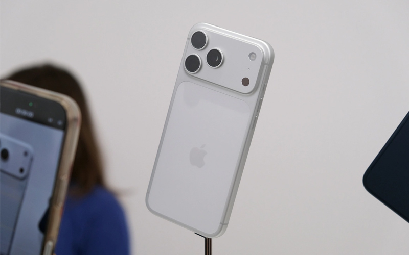 iPhone 17 Pro Bạc phù hợp với người dùng yêu thích sự thanh lịch