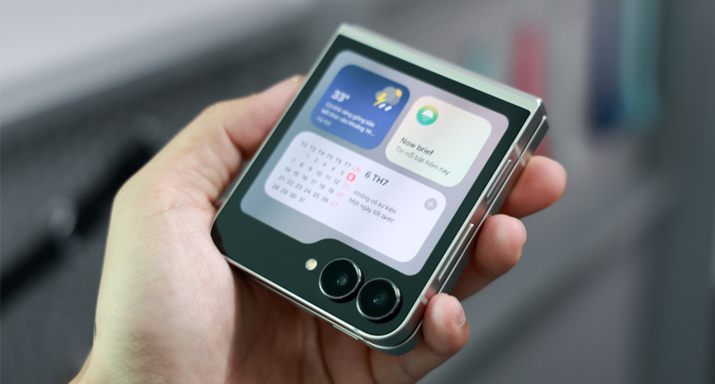 Galaxy Z Flip7 FE có màn hình phụ hiện đại