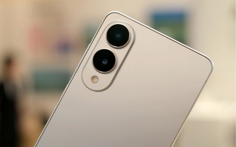 Galaxy S25 Edge được trang bị 2 camera sau