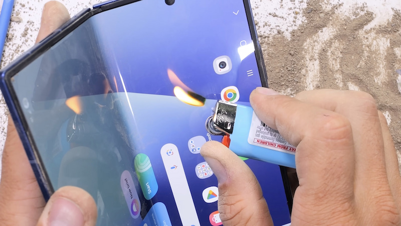 Kiểm tra khả năng chịu nhiệt Galaxy Z Fold7