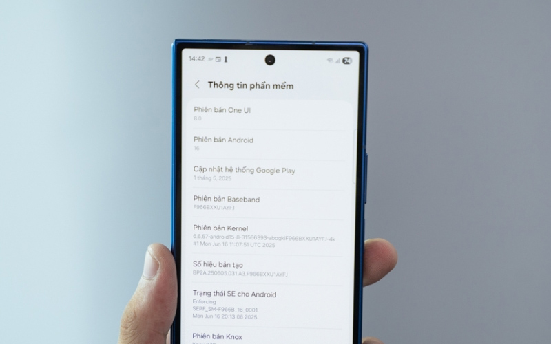 Galaxy Z Fold7 hoạt động với giao diện One UI 8