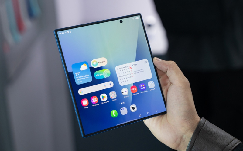 Galaxy Z Fold7 hỗ trợ độ sáng tối đa 2600 nits trên cả hai màn hình 