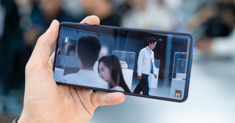 Galaxy Z Flip7 có màn hình hiển thị lớn hơn