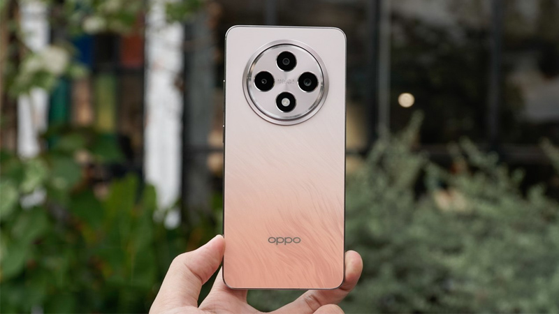 OPPO Reno13 F nhẹ hơn OPPO Reno12 F