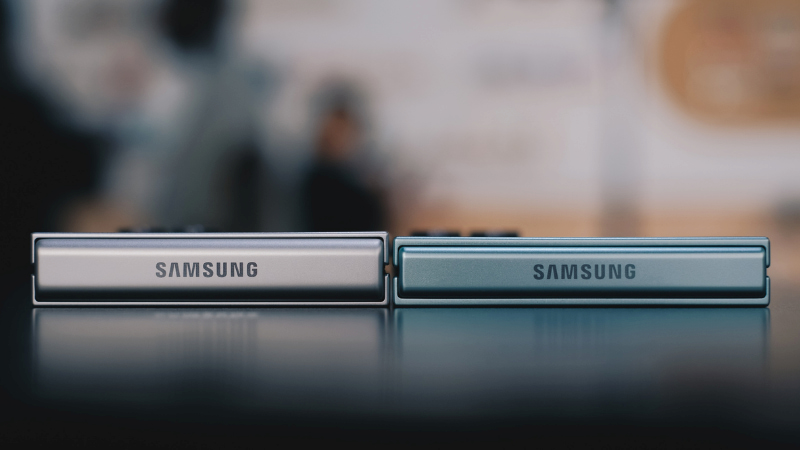 So sánh thiết kế Samsung Z Flip7 và Z Flip7 FE