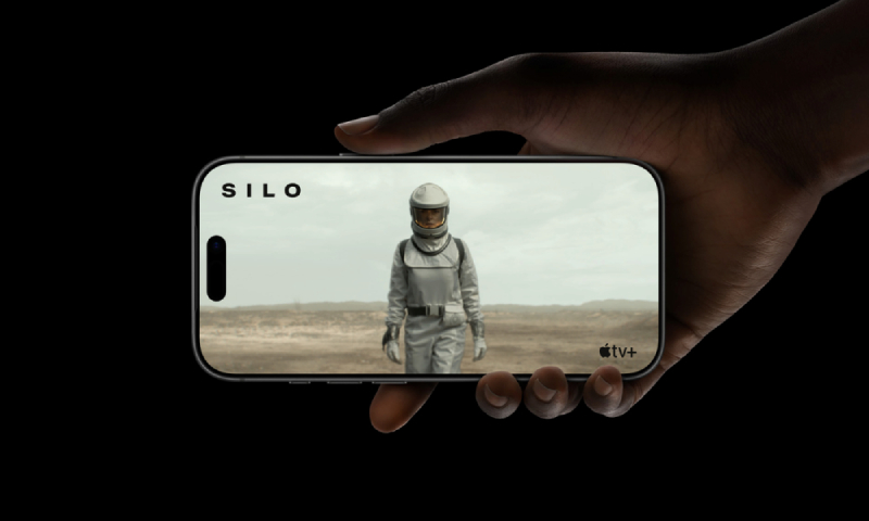 Phone 17 Pro Max hiển thị hình ảnh sắc nét khi xem phim trên màn hình Super Retina XDR