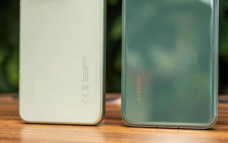 So sánh Xiaomi 15 và Xiaomi 14 về cách gia công mặt lưng 