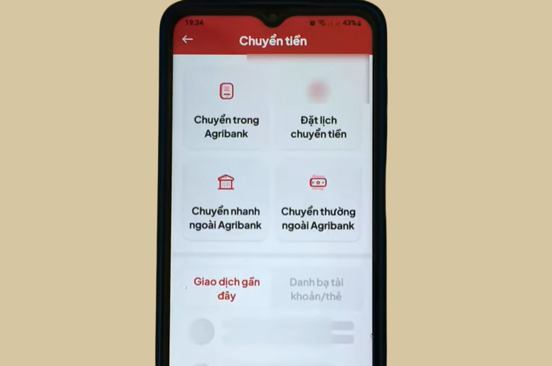 Tại giao diện chính, chọn mục Chuyển tiền