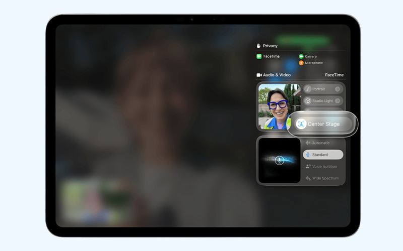 Bật Center Stage bằng cách chạm vào nút Điều khiển trên iPad