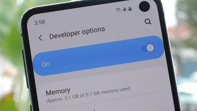 Kéo thanh gạt để bật tùy chọn nhà phát triển trên Android