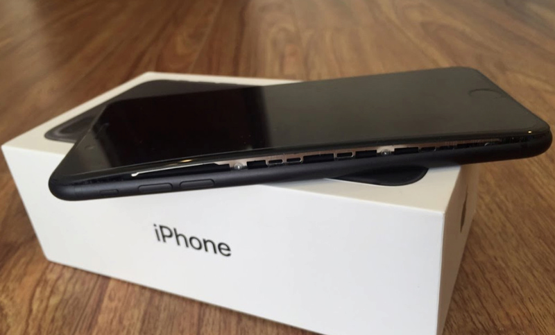 Dấu hiệu iPhone bị hở viền màn hình