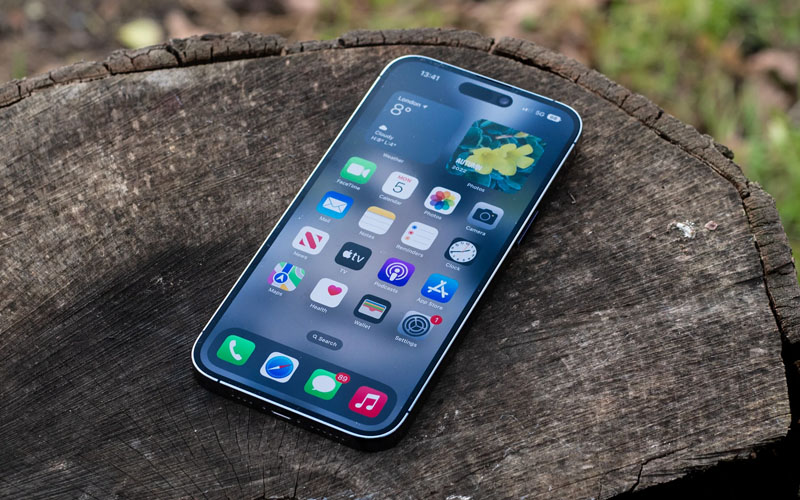 Kiểm tra màn hình iPhone dưới ánh sáng 